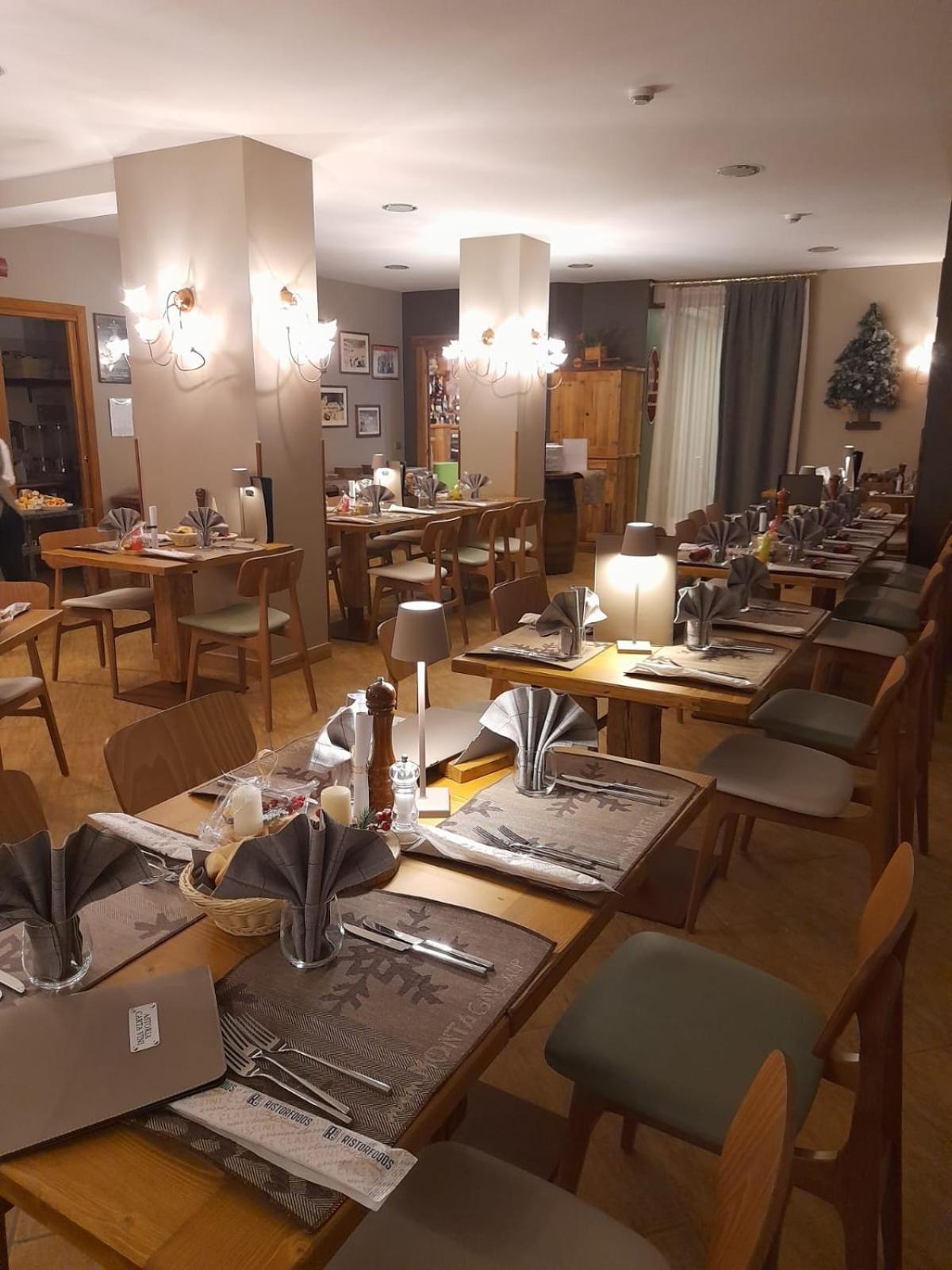 Hotel Astoria ブレウイル・チェルヴィナイア エクステリア 写真
