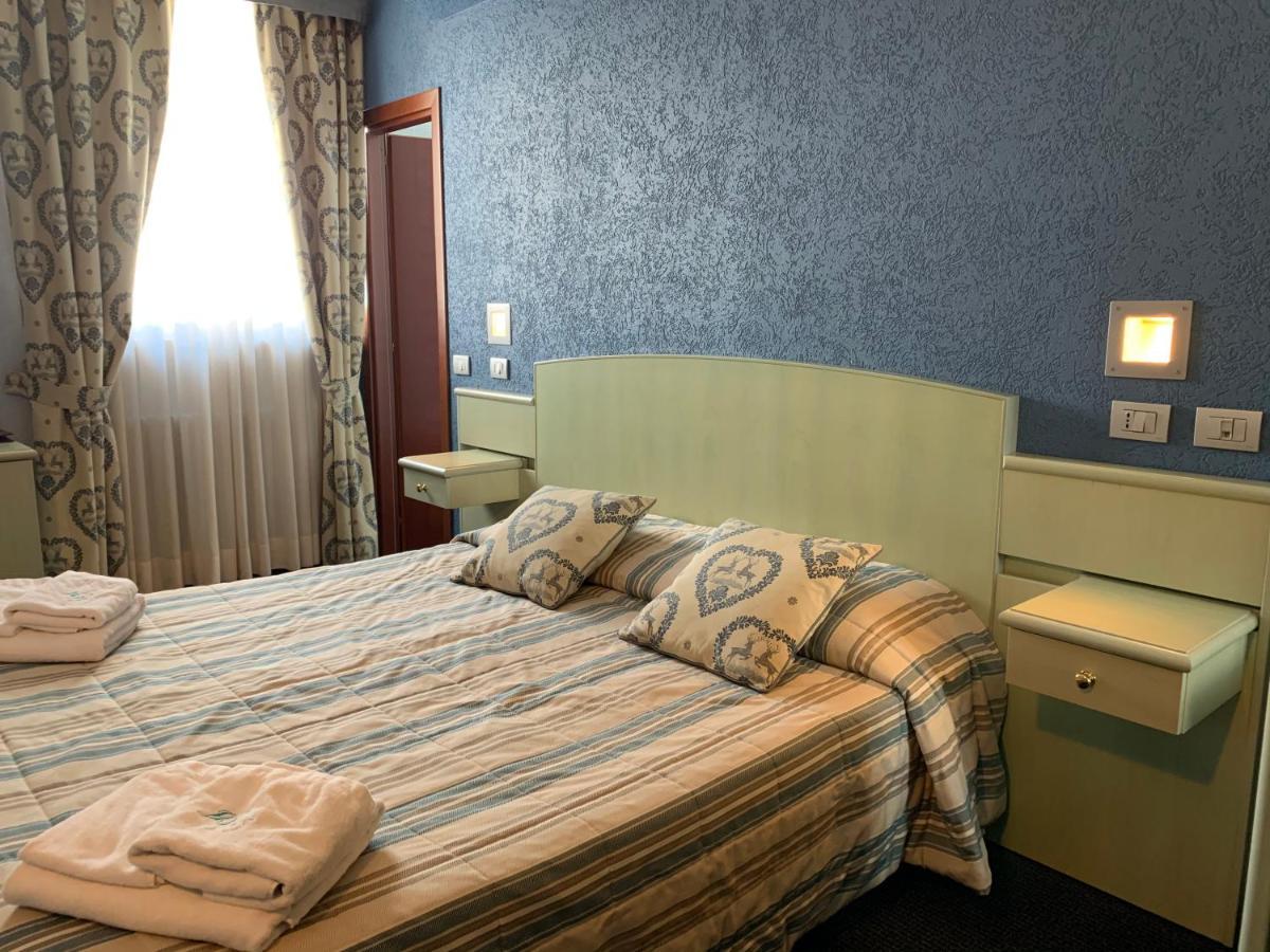 Hotel Astoria ブレウイル・チェルヴィナイア エクステリア 写真